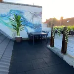 The Rooftop - A Trendy New Apartment With Airconditioning, Large Terrace & Free Parking